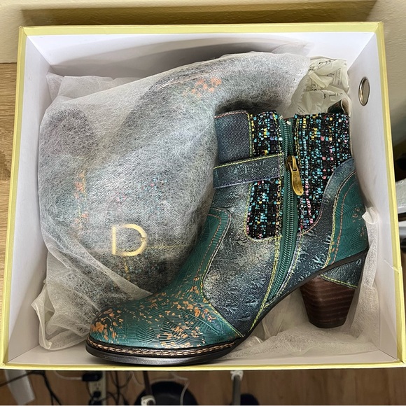 L'Artiste Spring Step Nancies Booties Floral Leather Ankle
Boots Sz 38 | 7.5-8 - Picture 2 of 8